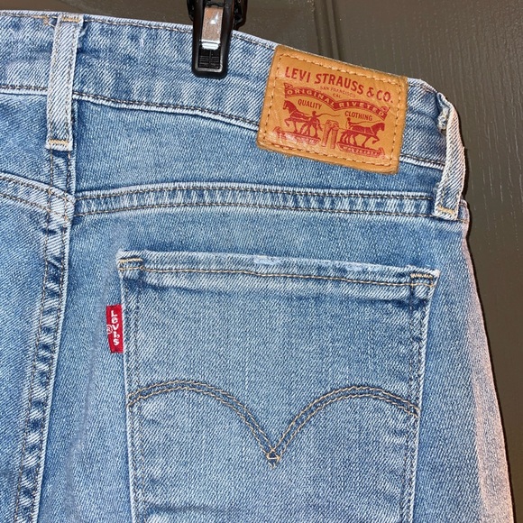 712 Levi’s Jeans - Picture 2 of 5
